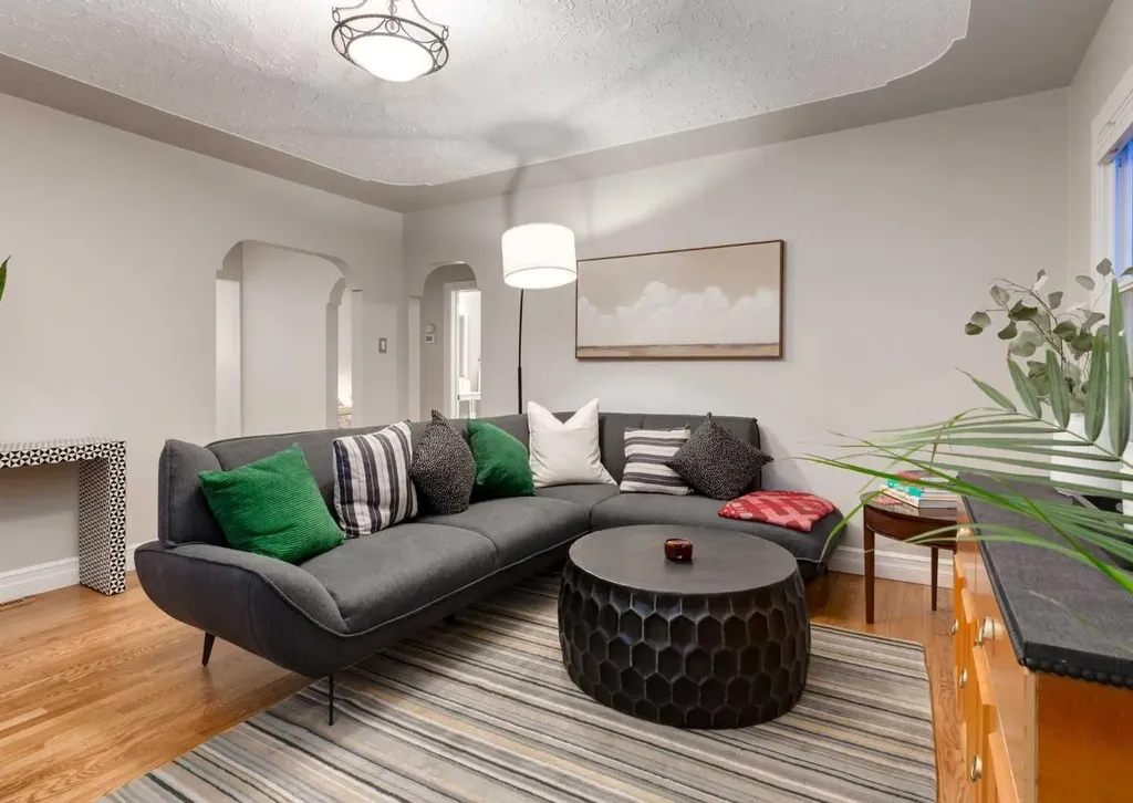 1817 18 Street SW Calgary AB T2T 4T2