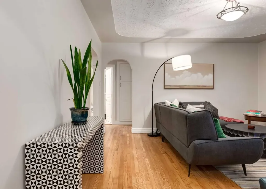 1817 18 Street SW Calgary AB T2T 4T2