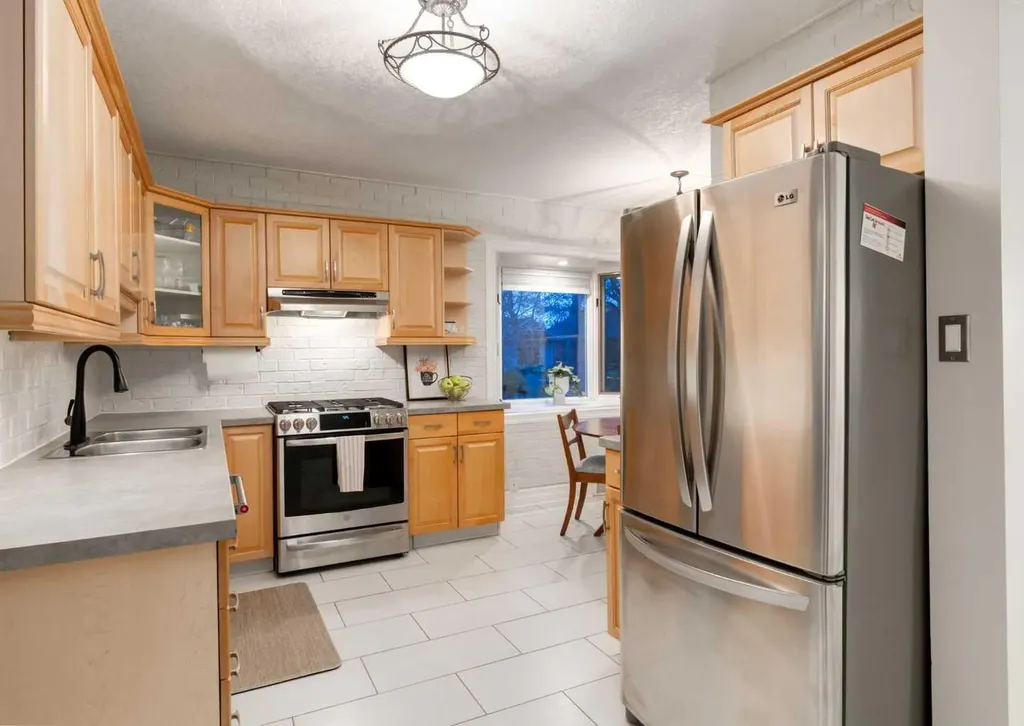 1817 18 Street SW Calgary AB T2T 4T2