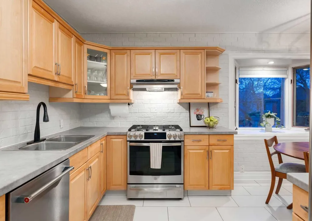 1817 18 Street SW Calgary AB T2T 4T2