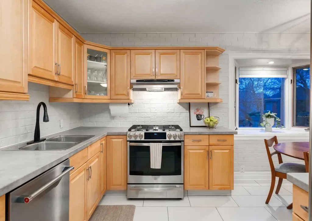 1817 18 Street SW Calgary AB T2T 4T2