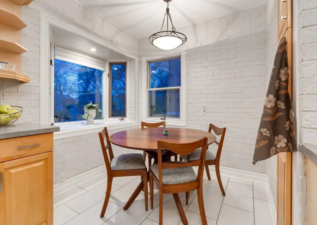 1817 18 Street SW Calgary AB T2T 4T2