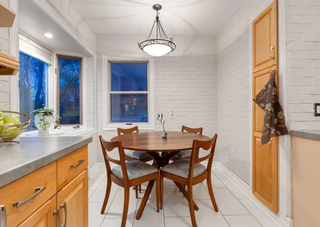 1817 18 Street SW Calgary AB T2T 4T2