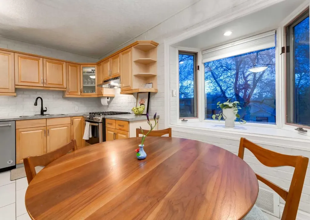 1817 18 Street SW Calgary AB T2T 4T2