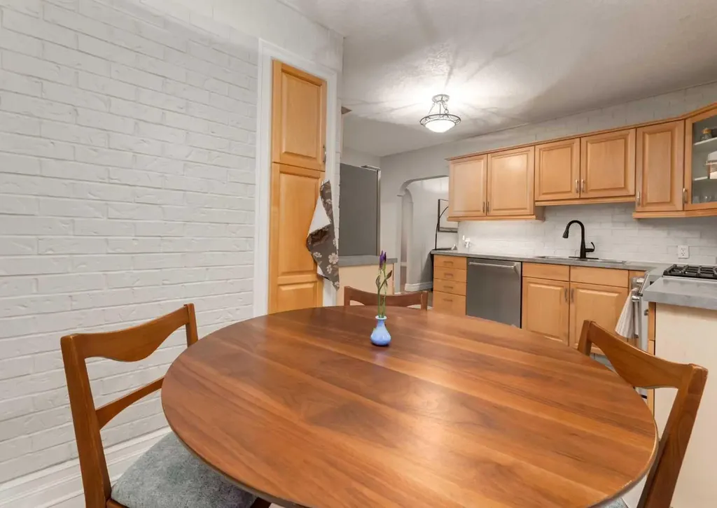 1817 18 Street SW Calgary AB T2T 4T2