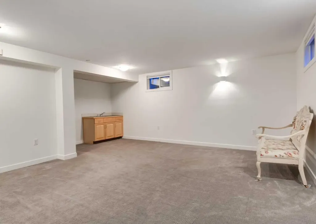 1817 18 Street SW Calgary AB T2T 4T2