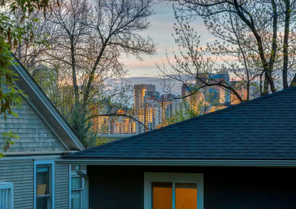 1817 18 Street SW Calgary AB T2T 4T2
