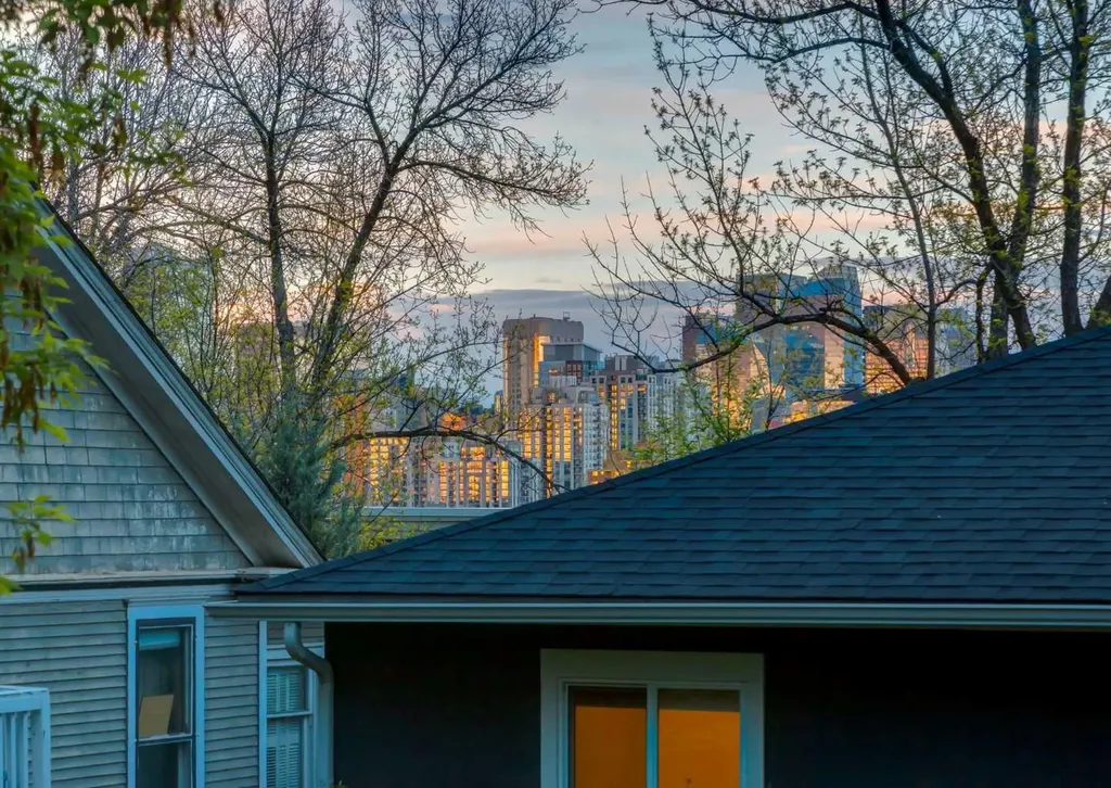 1817 18 Street SW Calgary AB T2T 4T2