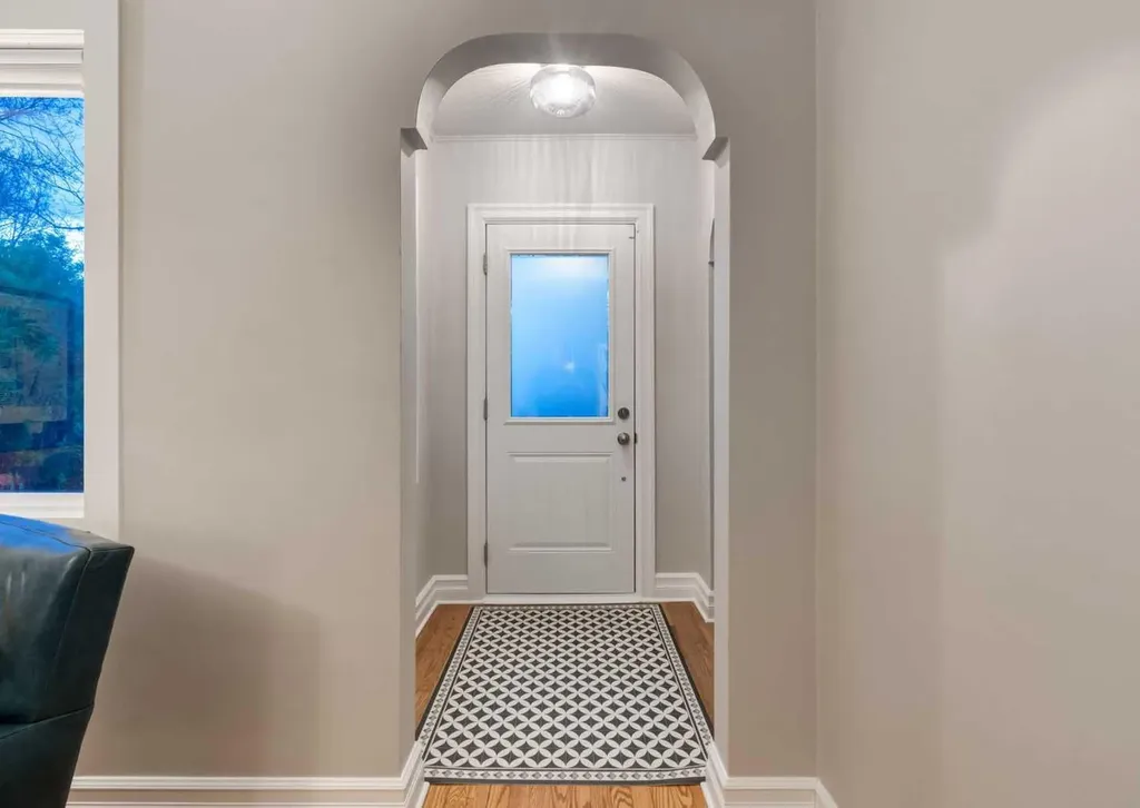 1817 18 Street SW Calgary AB T2T 4T2
