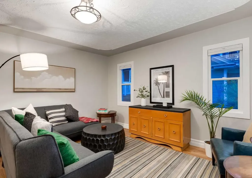 1817 18 Street SW Calgary AB T2T 4T2