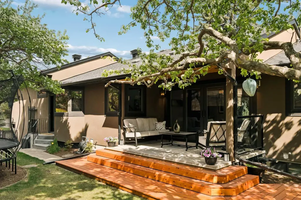 1109 Council Way SW Calgary AB T2T 1X5