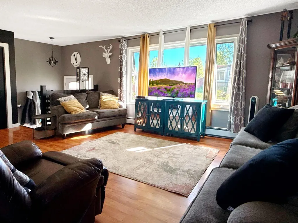 11002 Hoppe Avenue Grande Cache AB t0e0y0