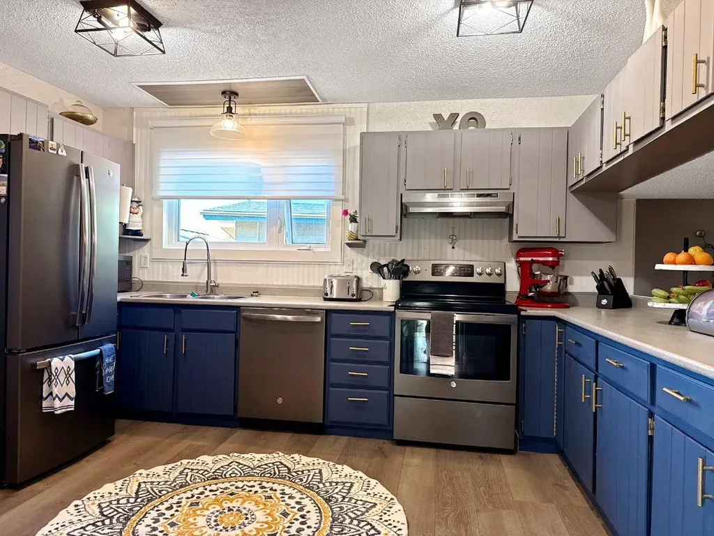 11002 Hoppe Avenue Grande Cache AB t0e0y0