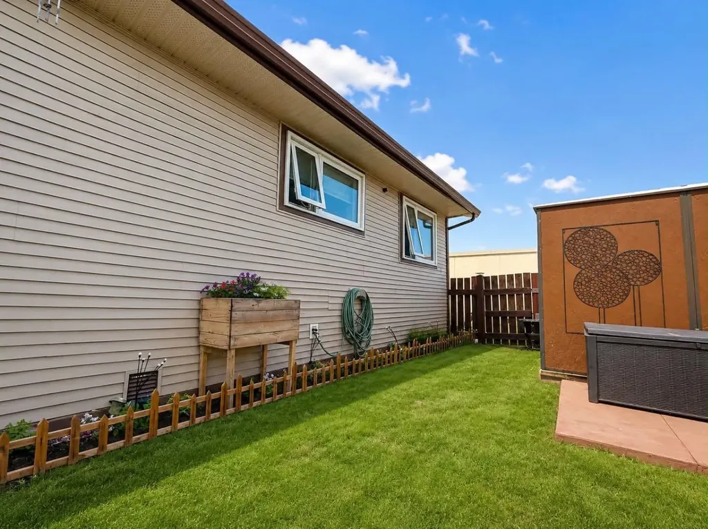11002 Hoppe Avenue Grande Cache AB t0e0y0