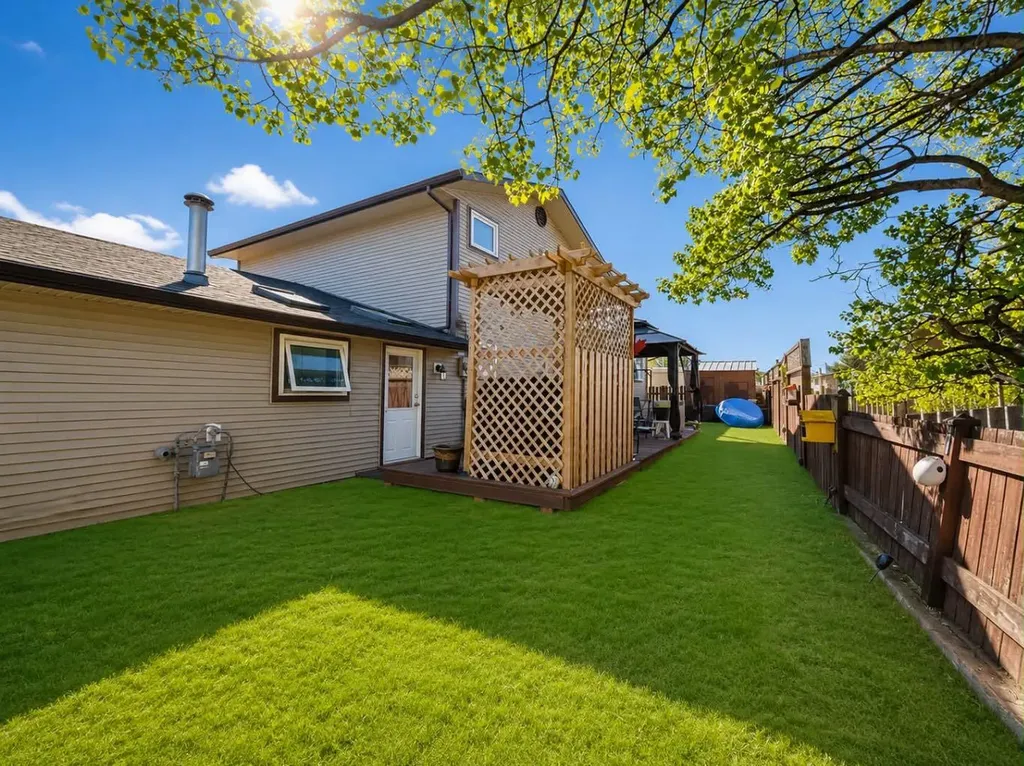 11002 Hoppe Avenue Grande Cache AB t0e0y0