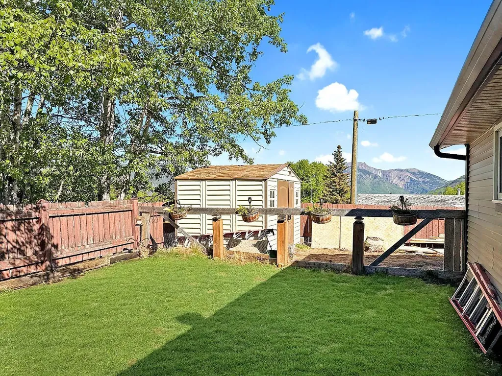 11002 Hoppe Avenue Grande Cache AB t0e0y0