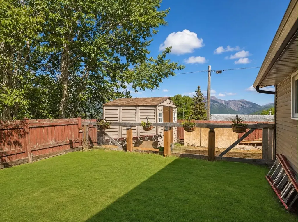 11002 Hoppe Avenue Grande Cache AB t0e0y0