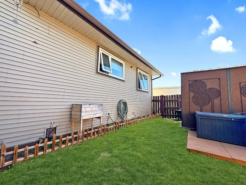 11002 Hoppe Avenue Grande Cache AB t0e0y0