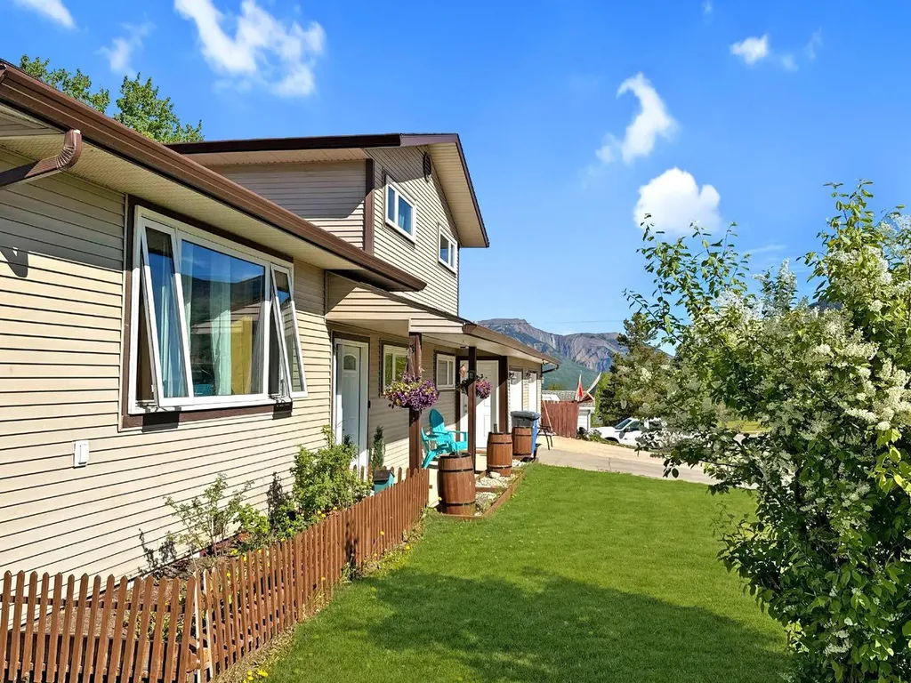 11002 Hoppe Avenue Grande Cache AB t0e0y0