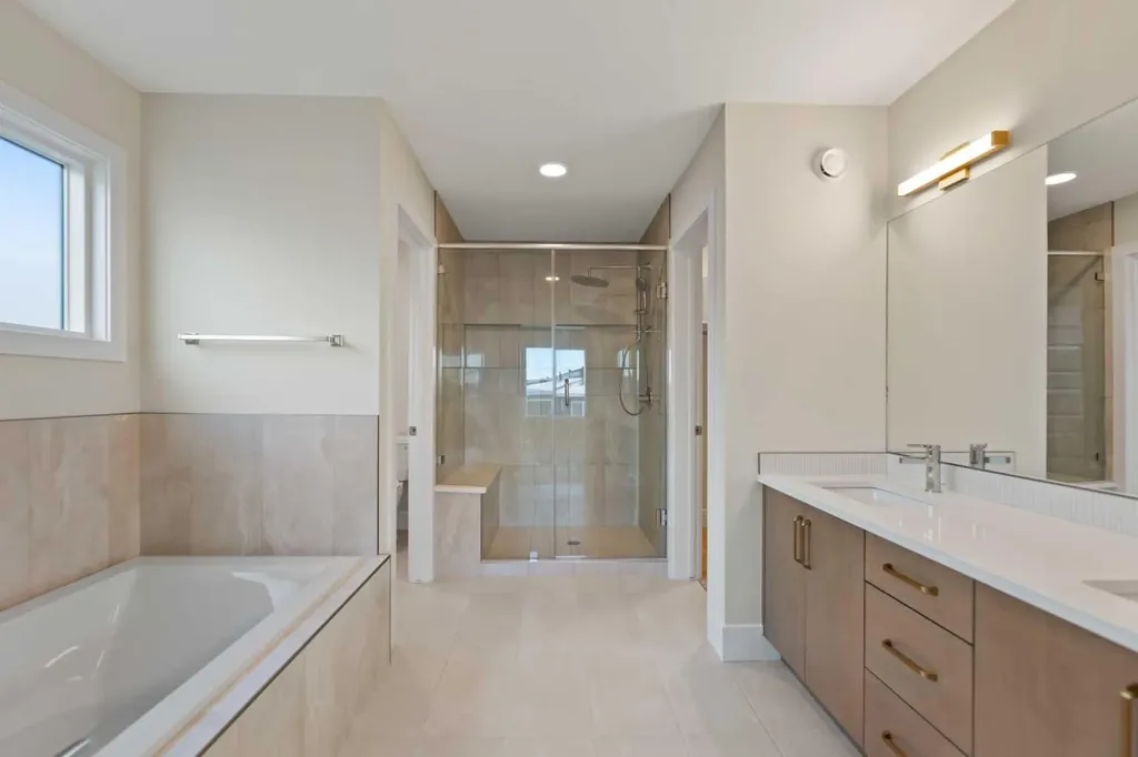 185 South Shore View Chestermere AB T1X2Y3