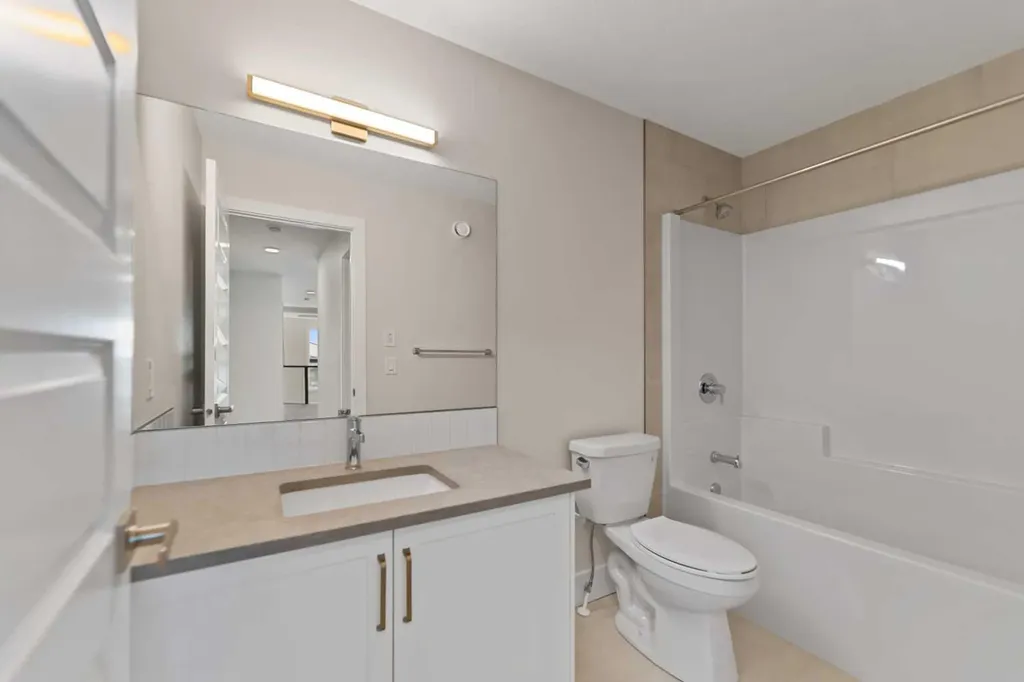 185 South Shore View Chestermere AB T1X2Y3