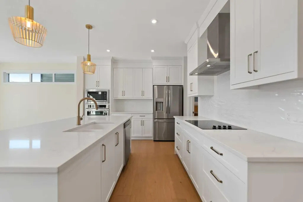 185 South Shore View Chestermere AB T1X2Y3