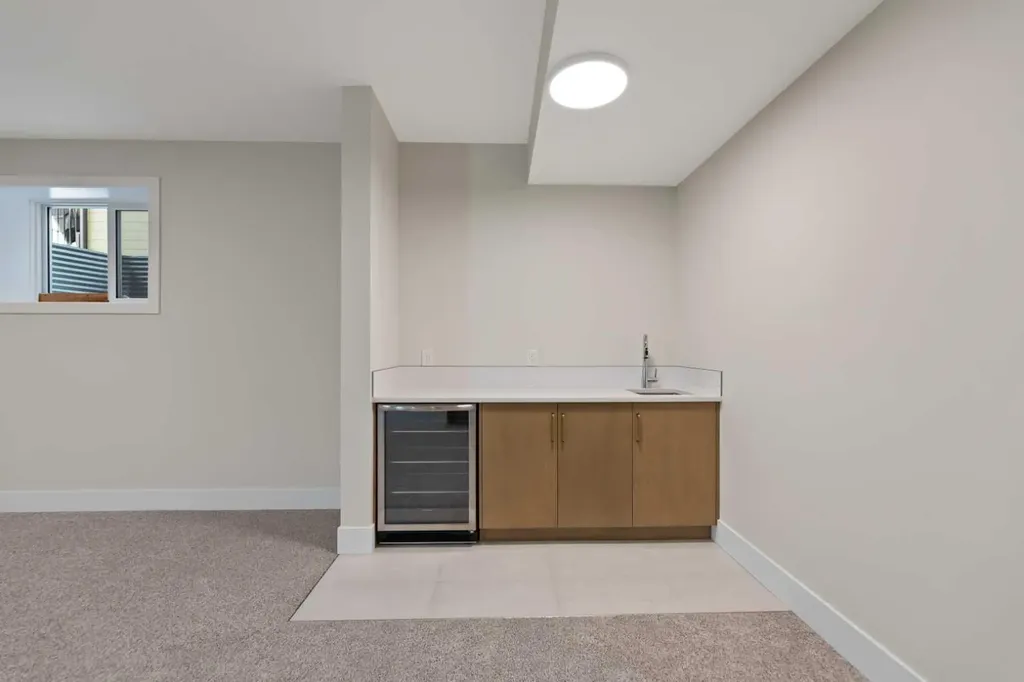 185 South Shore View Chestermere AB T1X2Y3