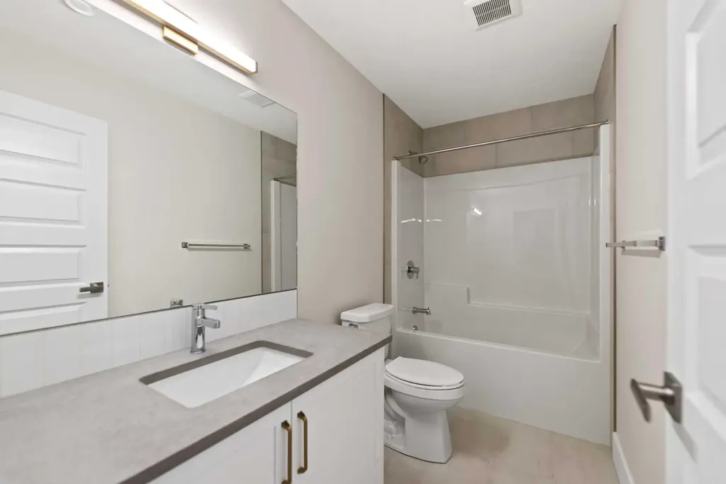 185 South Shore View Chestermere AB T1X2Y3