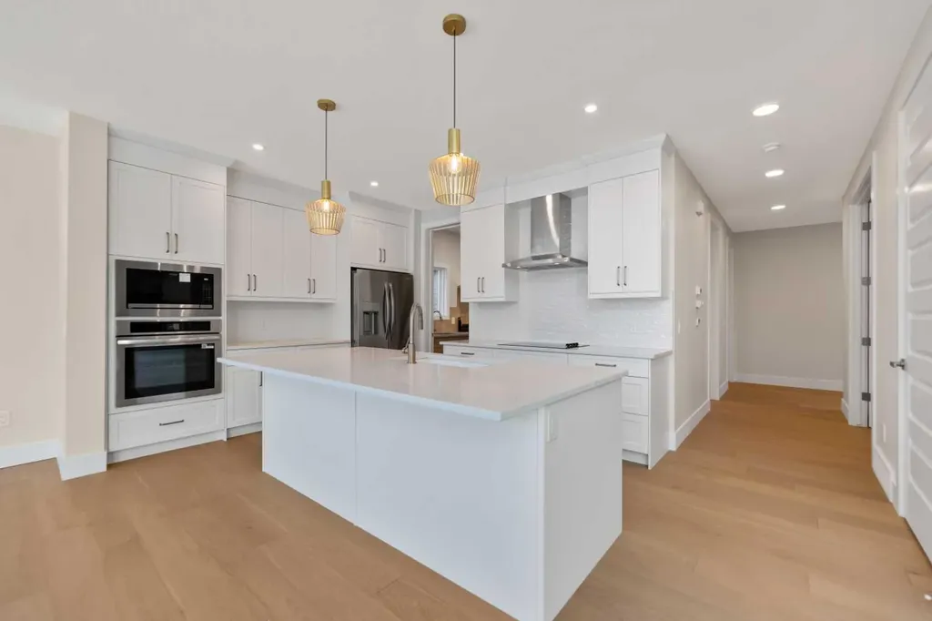 185 South Shore View Chestermere AB T1X2Y3