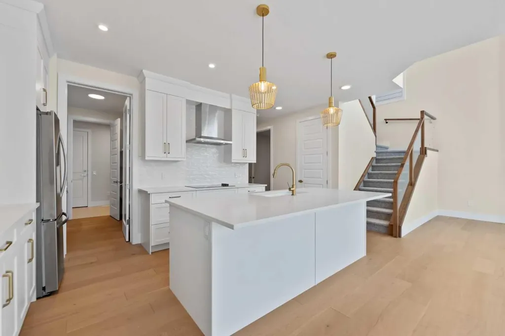 185 South Shore View Chestermere AB T1X2Y3