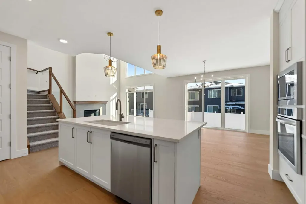 185 South Shore View Chestermere AB T1X2Y3