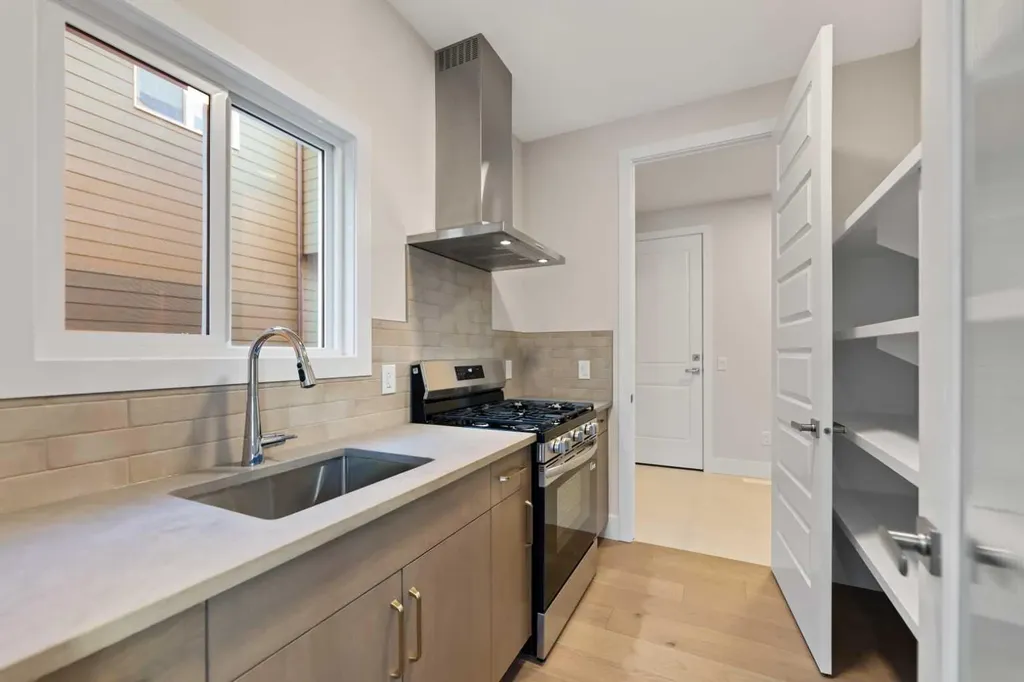 185 South Shore View Chestermere AB T1X2Y3