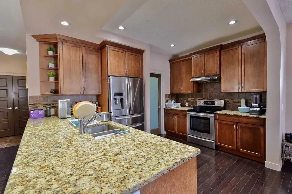 18 Redstone Manor NE Calgary AB T3N0J5