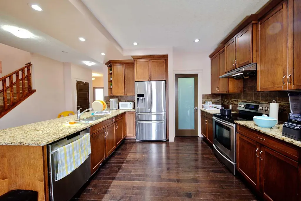 18 Redstone Manor NE Calgary AB T3N0J5