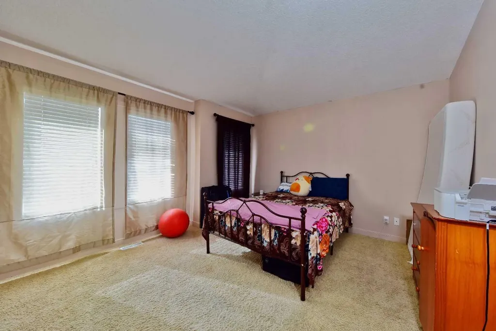 18 Redstone Manor NE Calgary AB T3N0J5