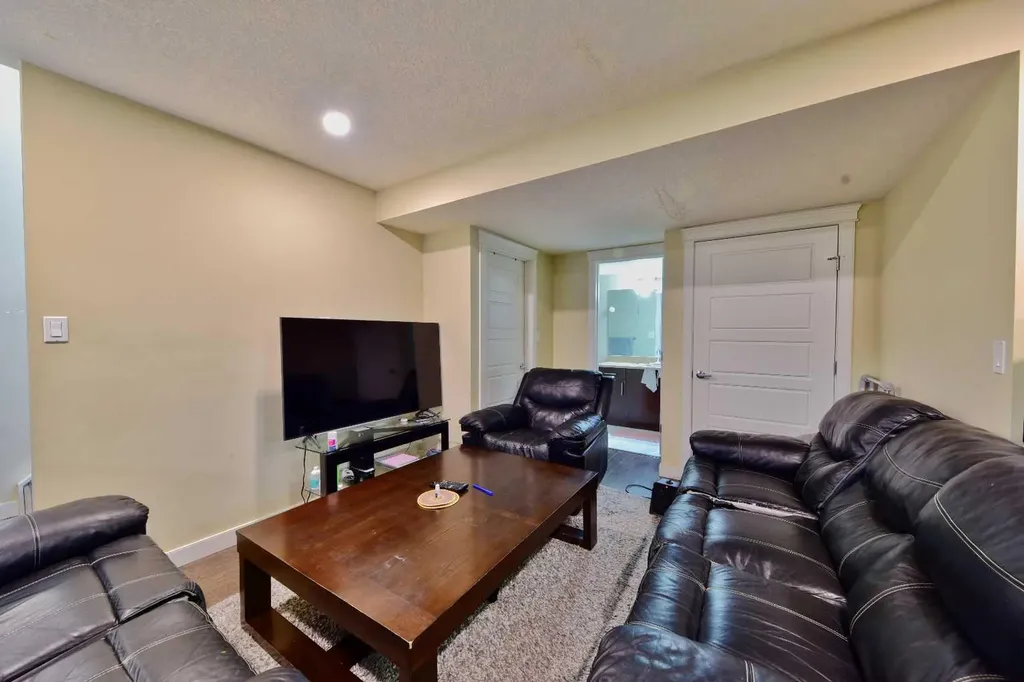 18 Redstone Manor NE Calgary AB T3N0J5