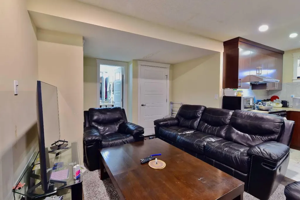 18 Redstone Manor NE Calgary AB T3N0J5