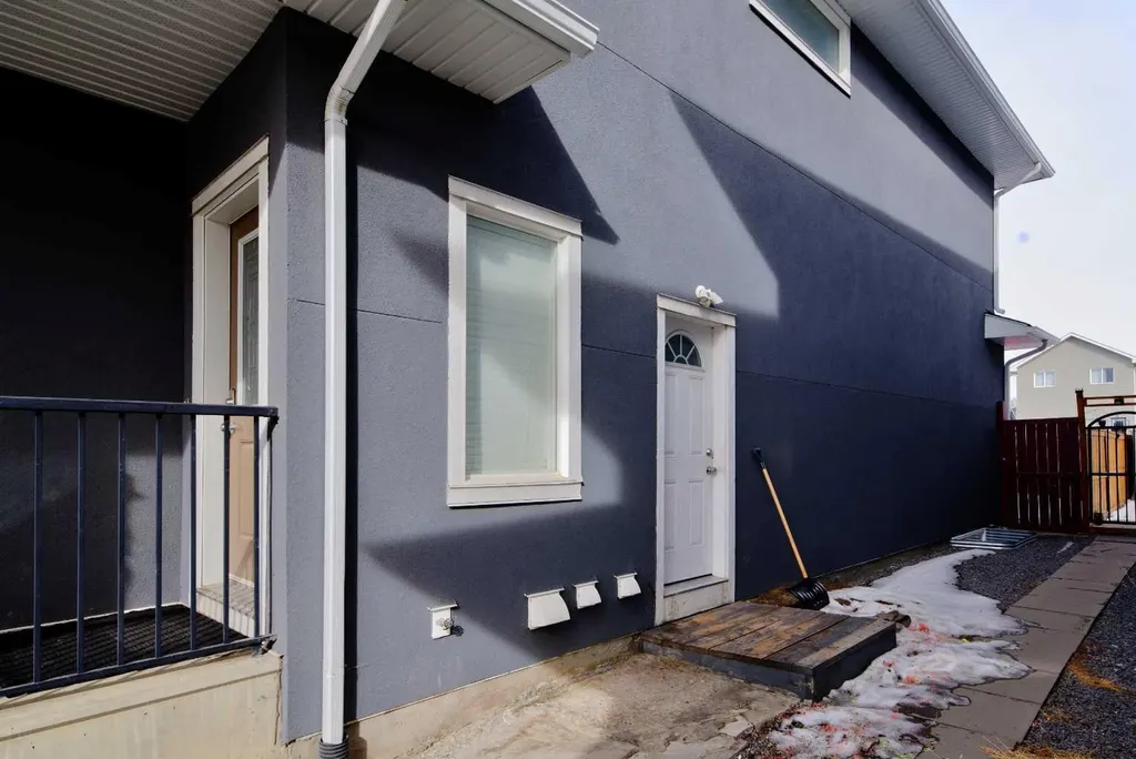18 Redstone Manor NE Calgary AB T3N0J5