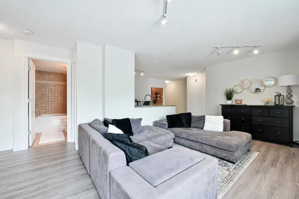 735 56 Avenue SW Calgary AB T2V 0G9