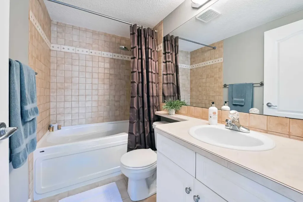 735 56 Avenue SW Calgary AB T2V 0G9