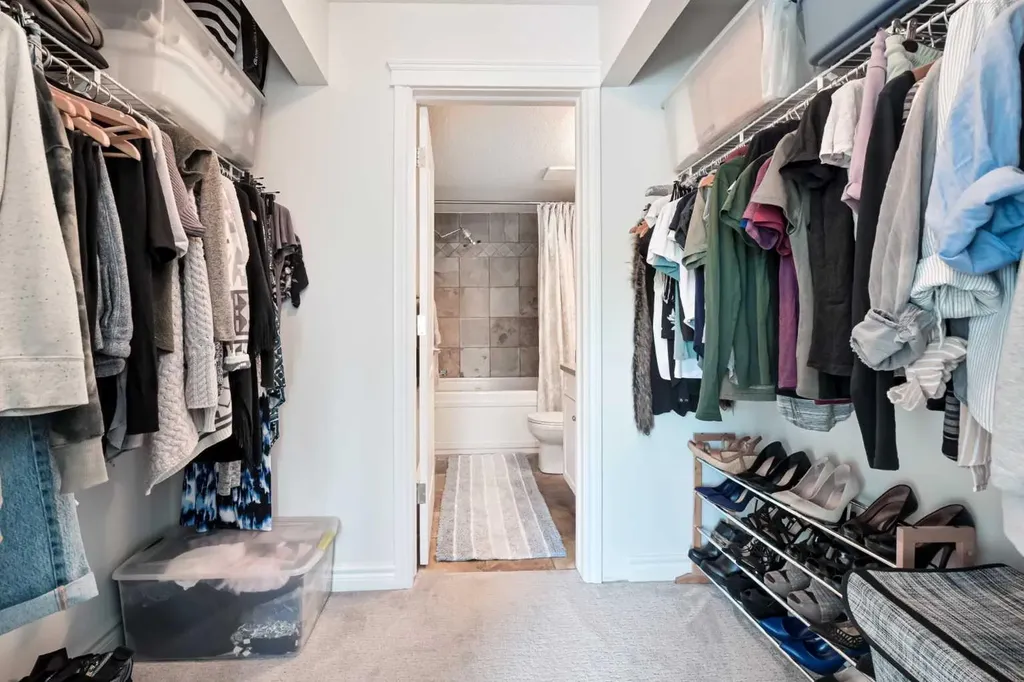 735 56 Avenue SW Calgary AB T2V 0G9