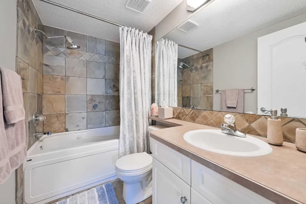 735 56 Avenue SW Calgary AB T2V 0G9