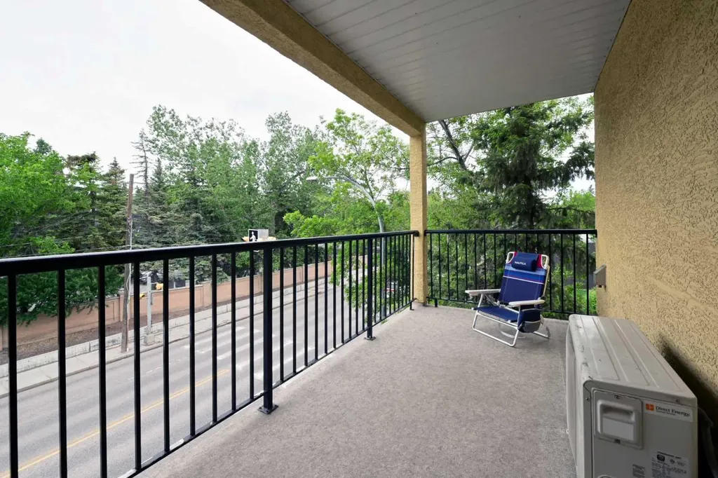735 56 Avenue SW Calgary AB T2V 0G9