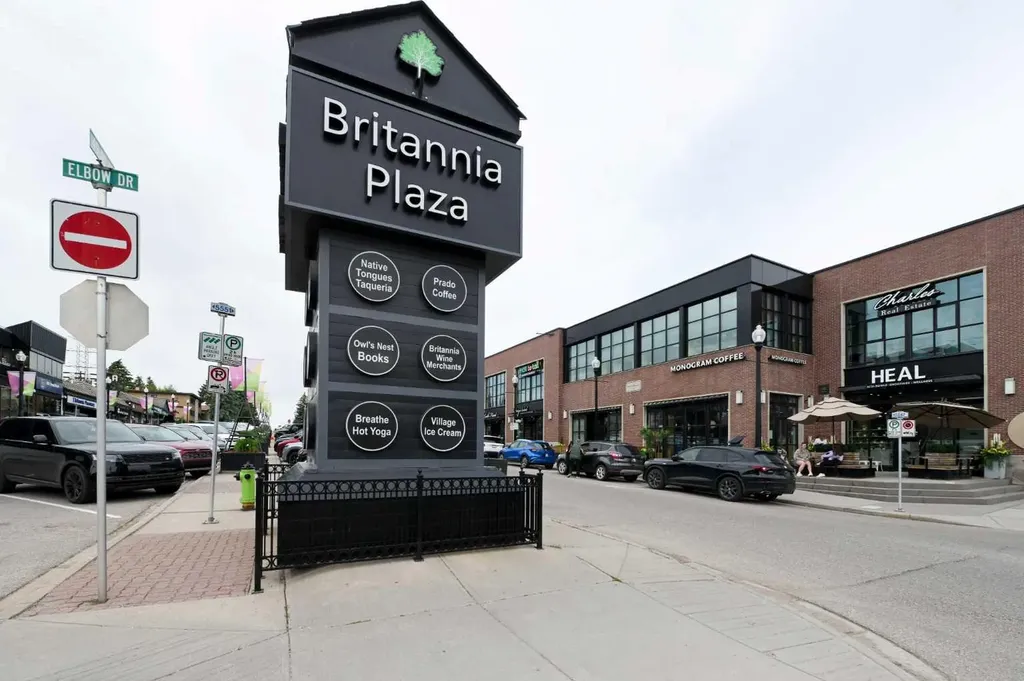 735 56 Avenue SW Calgary AB T2V 0G9