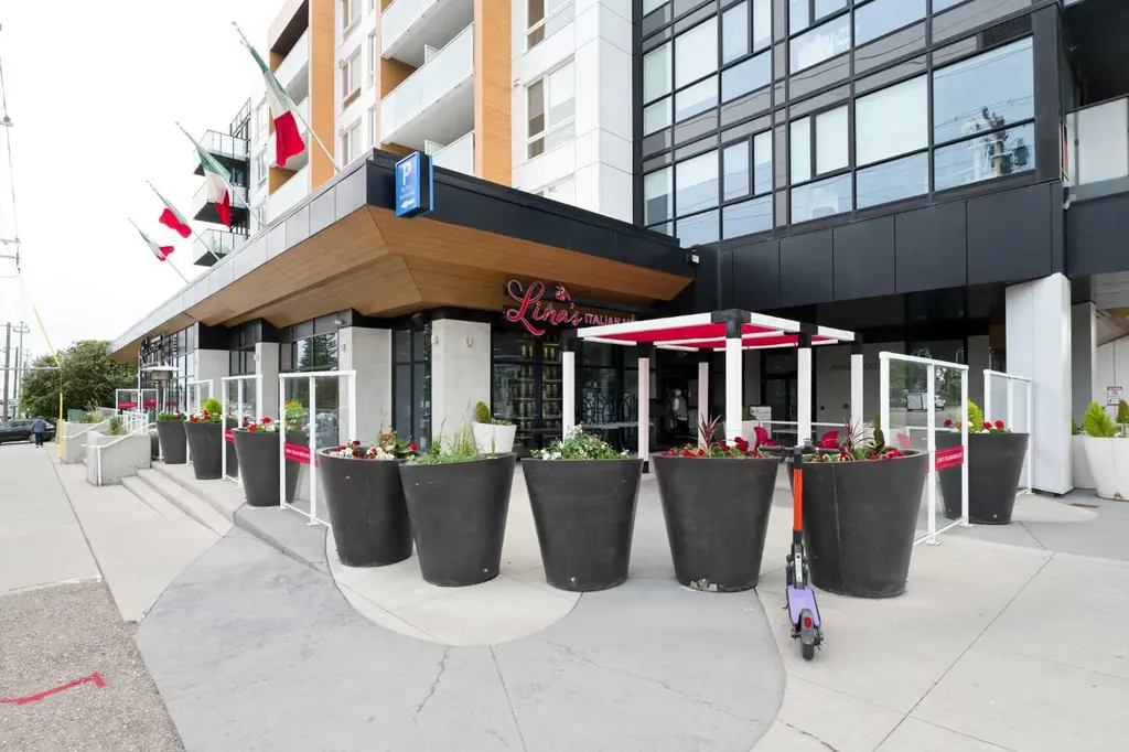 735 56 Avenue SW Calgary AB T2V 0G9
