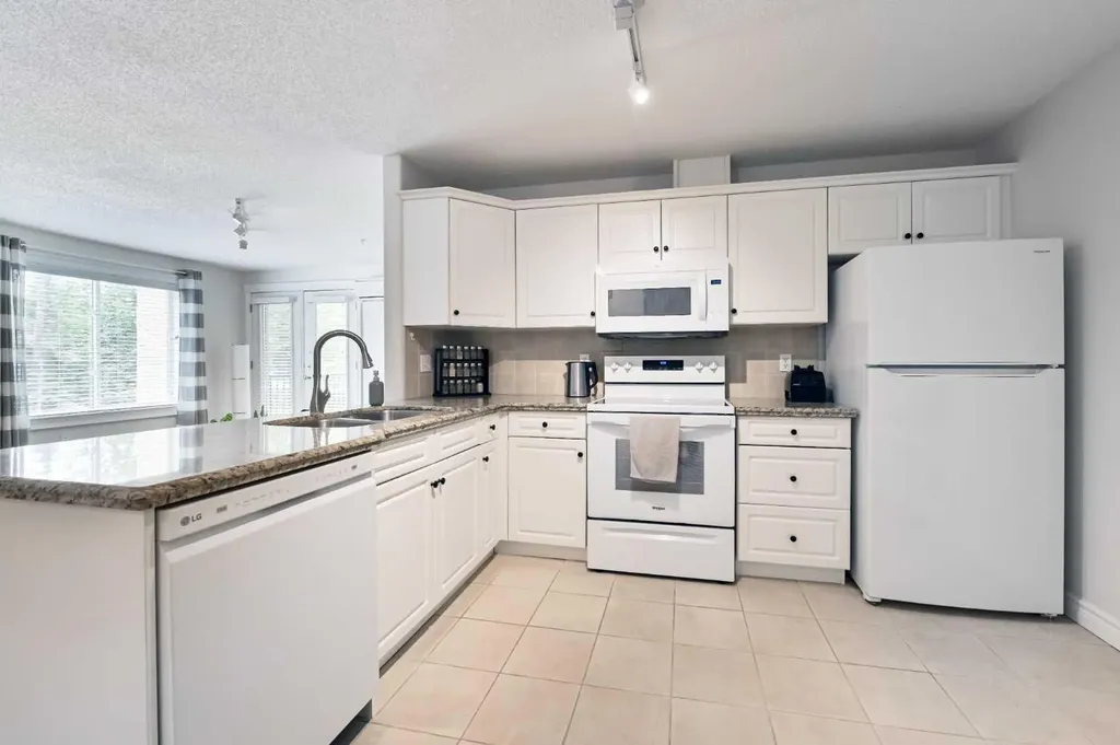 735 56 Avenue SW Calgary AB T2V 0G9