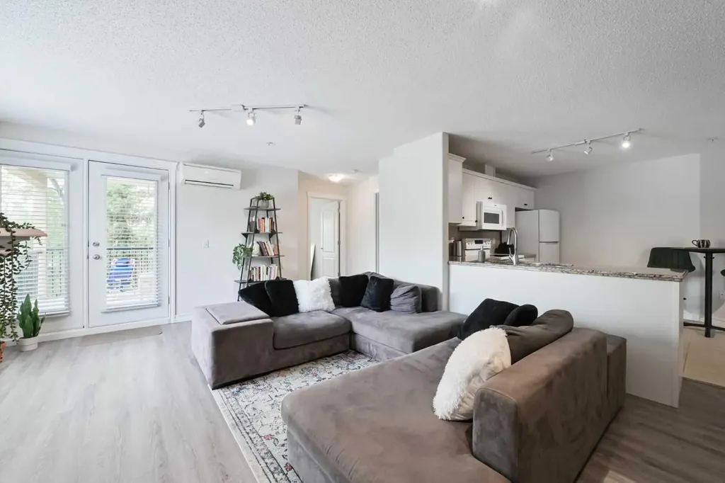735 56 Avenue SW Calgary AB T2V 0G9