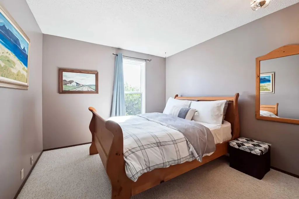 44 Coach Manor Rise SW Calgary AB T3H 1C4