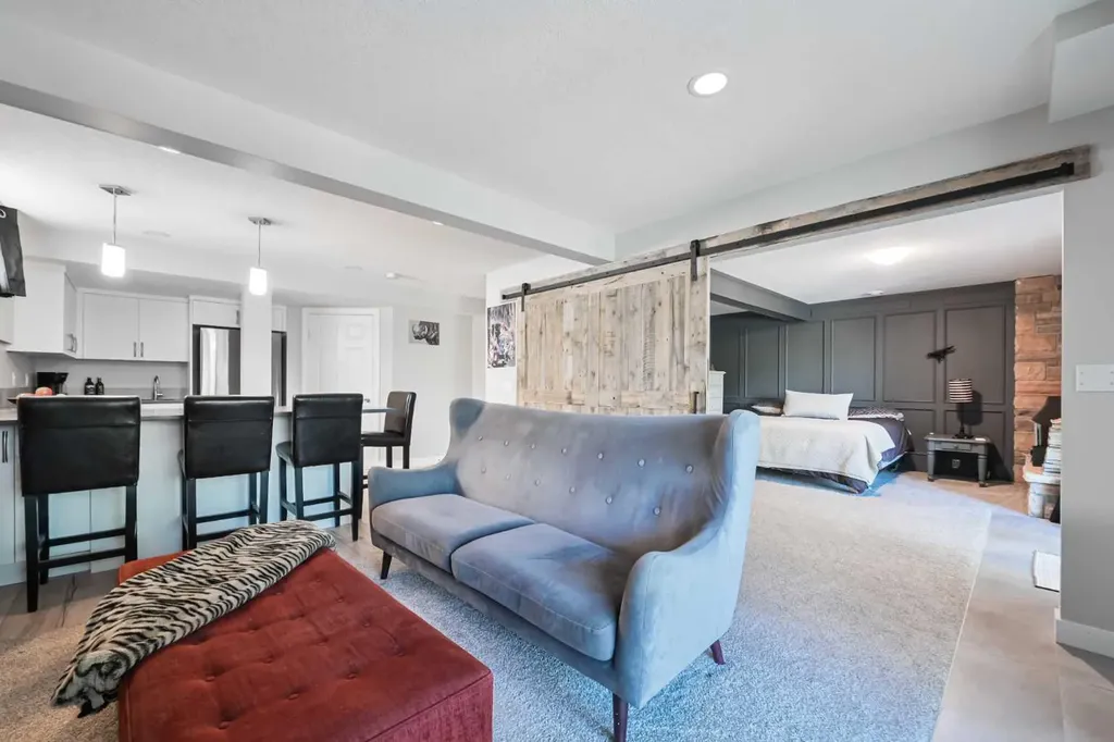 44 Coach Manor Rise SW Calgary AB T3H 1C4