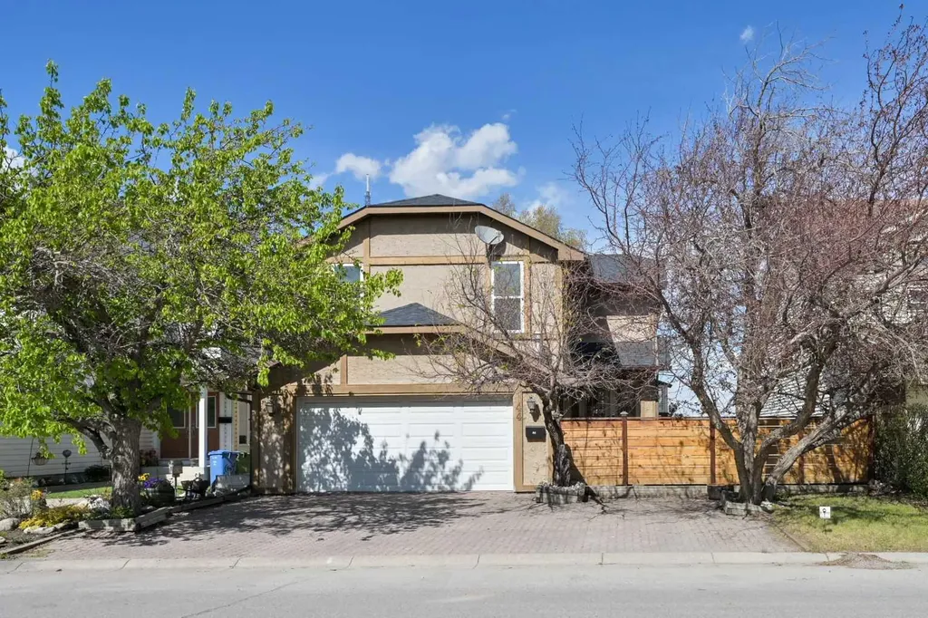 44 Coach Manor Rise SW Calgary AB T3H 1C4